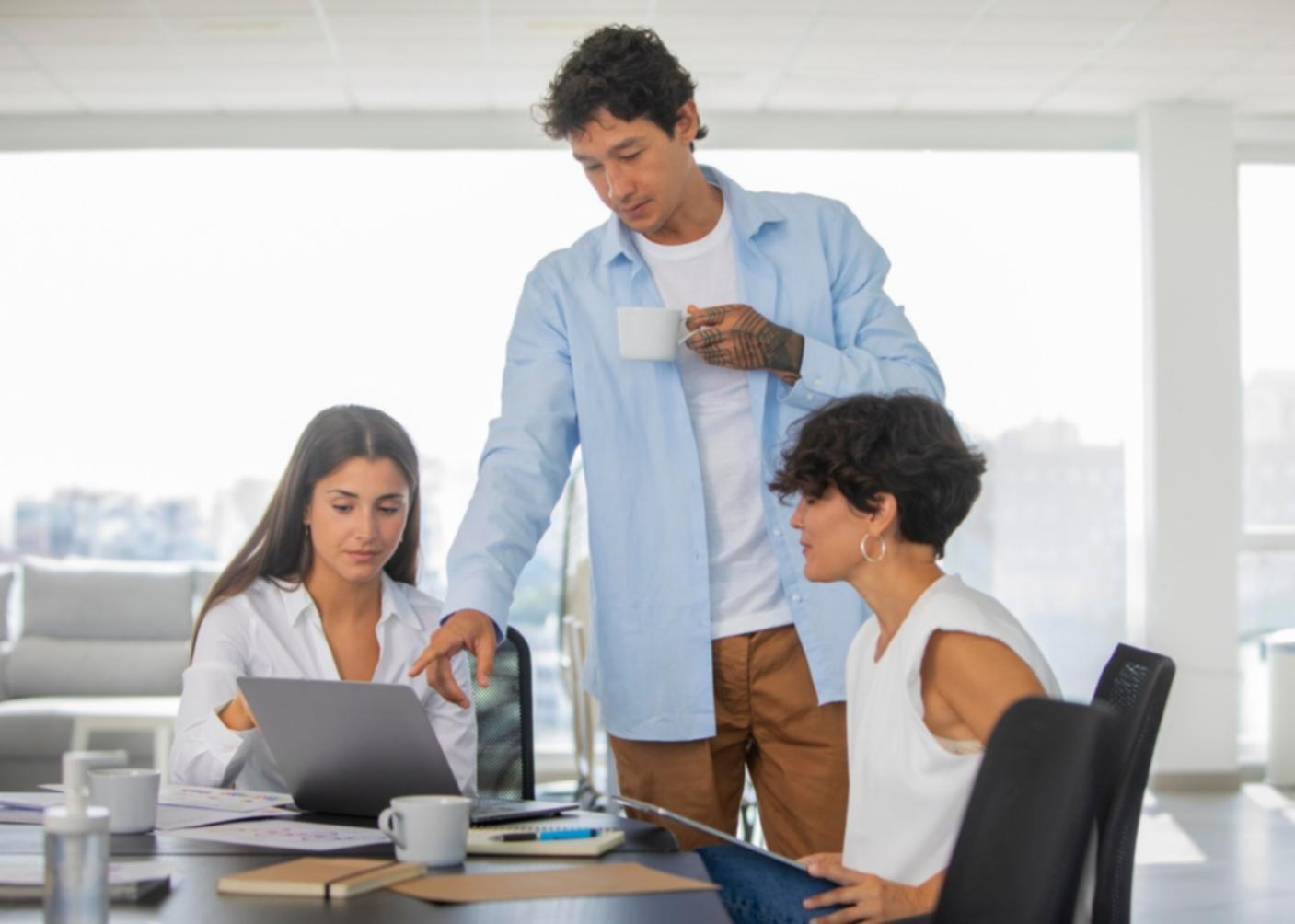 Team bei der Finanzberatung